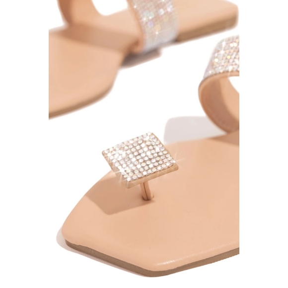 ๐๐๐จ๐ฉ ๐๐๐ฏ 8.5๐คNude Rhinestone Emblished Squared - Picture 3 of 4